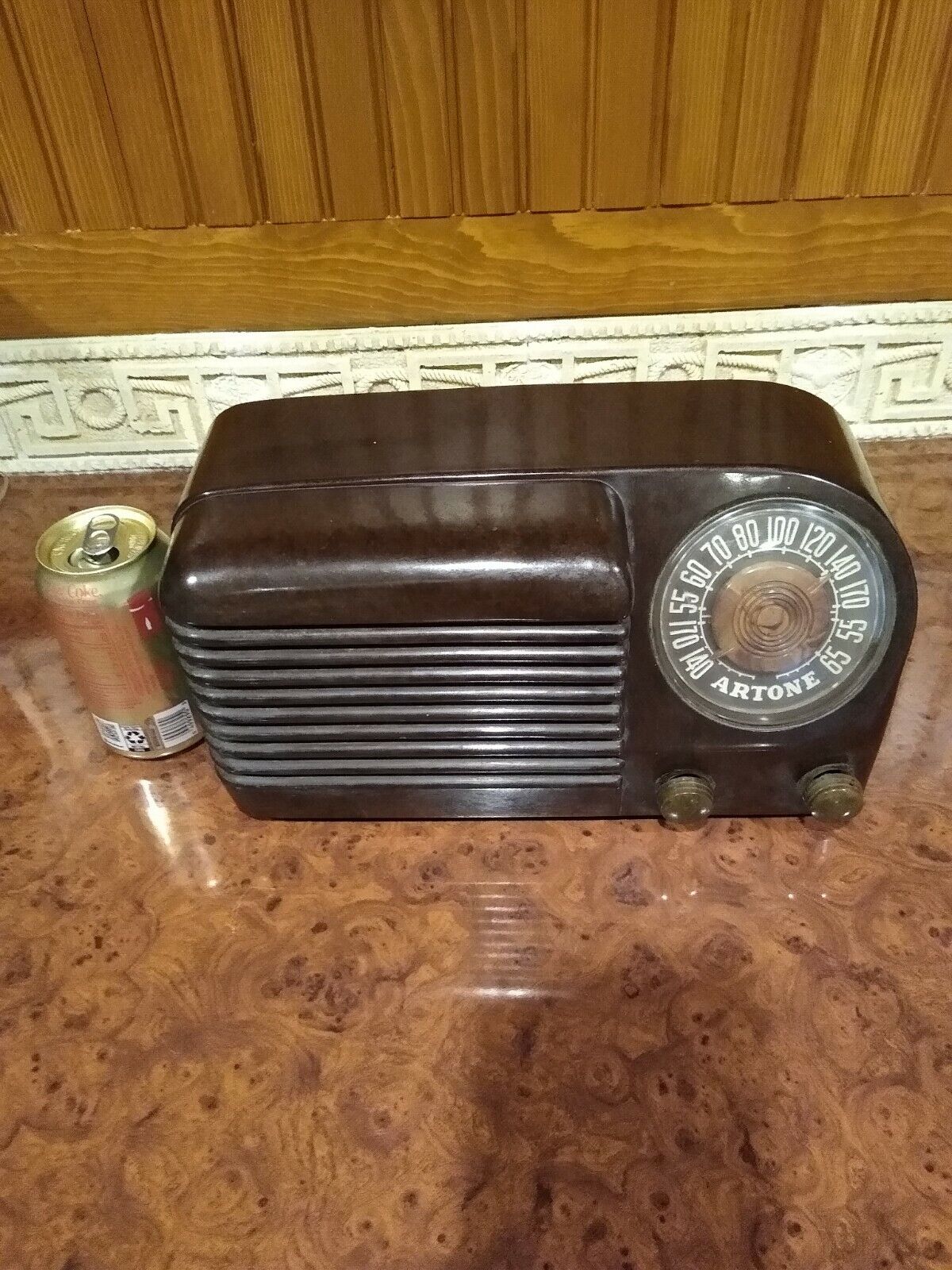Vintage Artone AM bakelite tube radio Model R-1046
