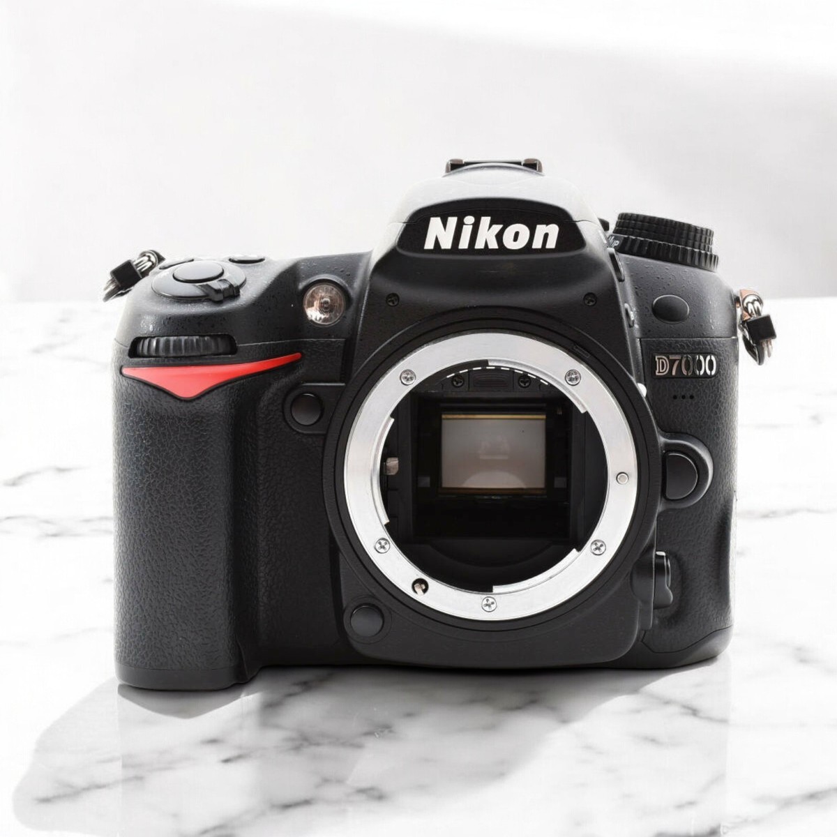 Near Mint】 Nikon D7000 MP Digital SLR Camera Body only Black