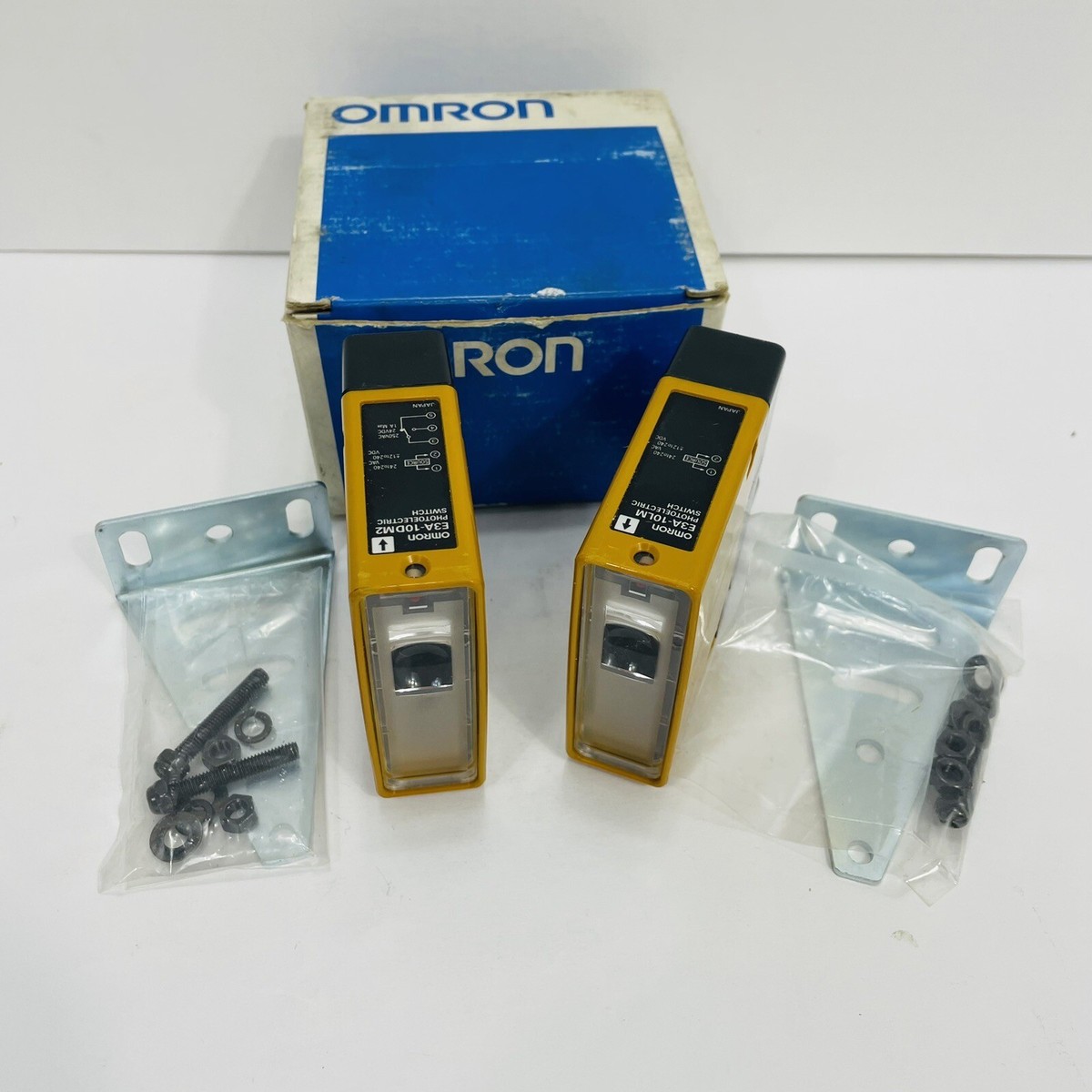 Omron E3A-10M2 Photoelectric Switch Source & Receiver E3A Omron E3A-10M2 Photoelectric Switch Source & Receiver E3A
