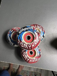 Tony Hawk Skateboard Wheels Birdhouse 52mm with Bones REDS Bearings 