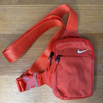 Nike Sportswear Essentials Crossbody Bag (1L) Laser Crimson Red