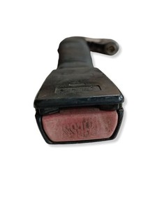 BMW 3 E46 2003 Links Gurtschloss vorne 8257787 MAC10812