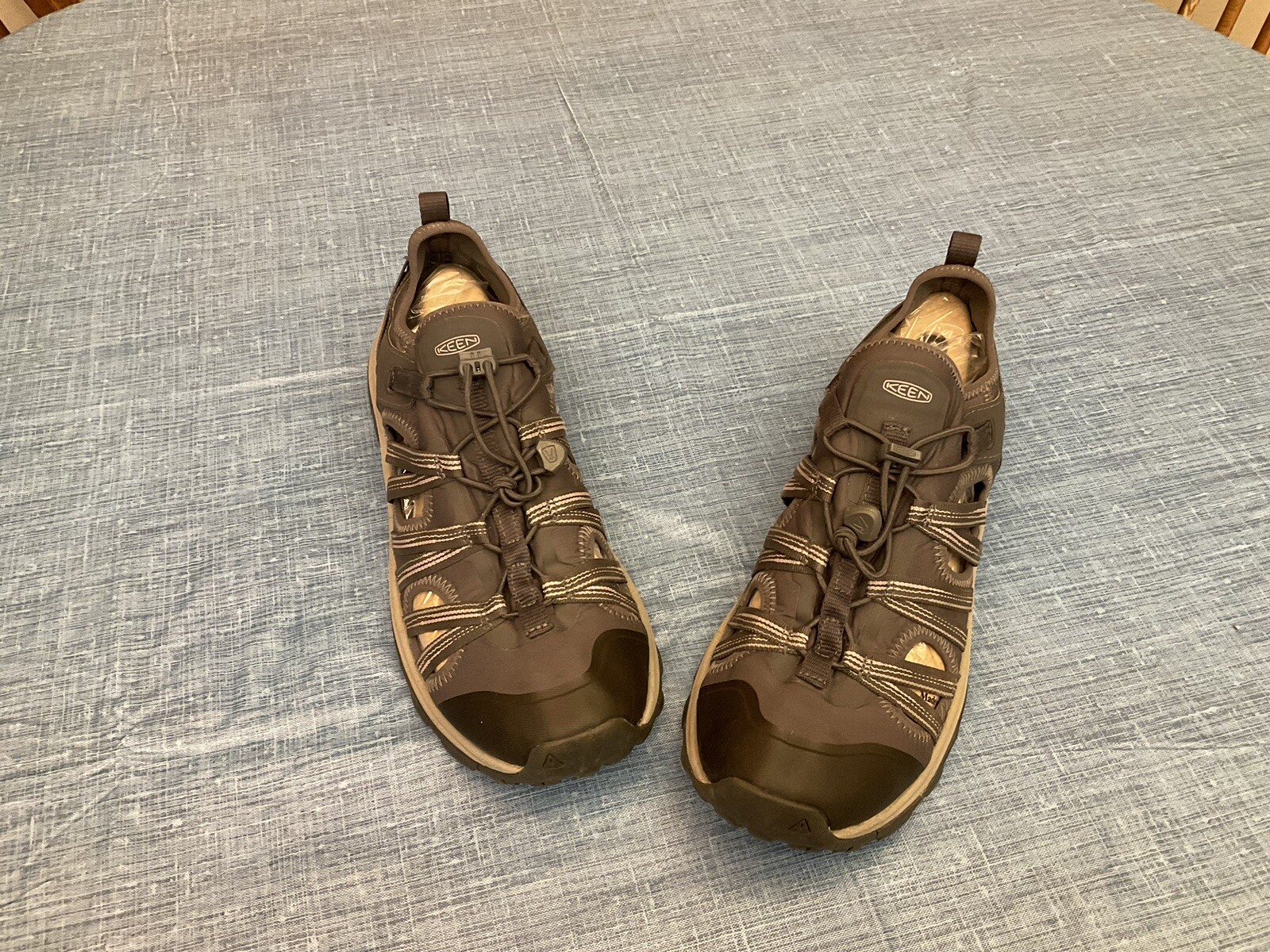 Scarpe da trekking passeggiata KEEN da uomo slip on sfiato aperto grigio nero taglia 10 5