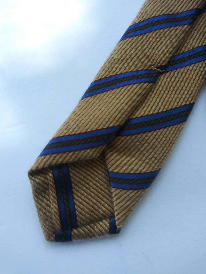 Corbata para hombre. Steffano Ricci dorado con rayas negras longitud 62. Ancho 3" Foto 4 de 4