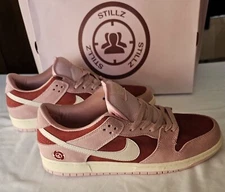 Dunk Stillz Low Red Velvet Cake Love Mens Size 10.5 BQ6817-302 Unisex