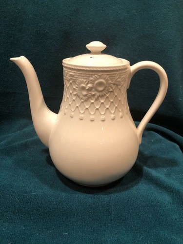 REDUCED_Wedgwood Sunflowers Coffee pot with lid and 2 Cups & Saucers - Picture 8 of 9
