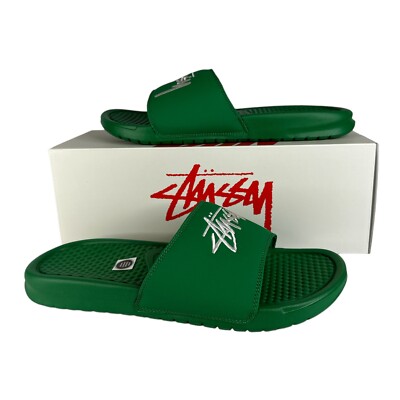 ◆男女共用◆NIKE◆× STUSSY BENASSI SLIDE◆関税/送料込◆人気 NIKE X STUSSY BENASSI SLIDES / SANDALS PINE GREEN-SAIL SIZE