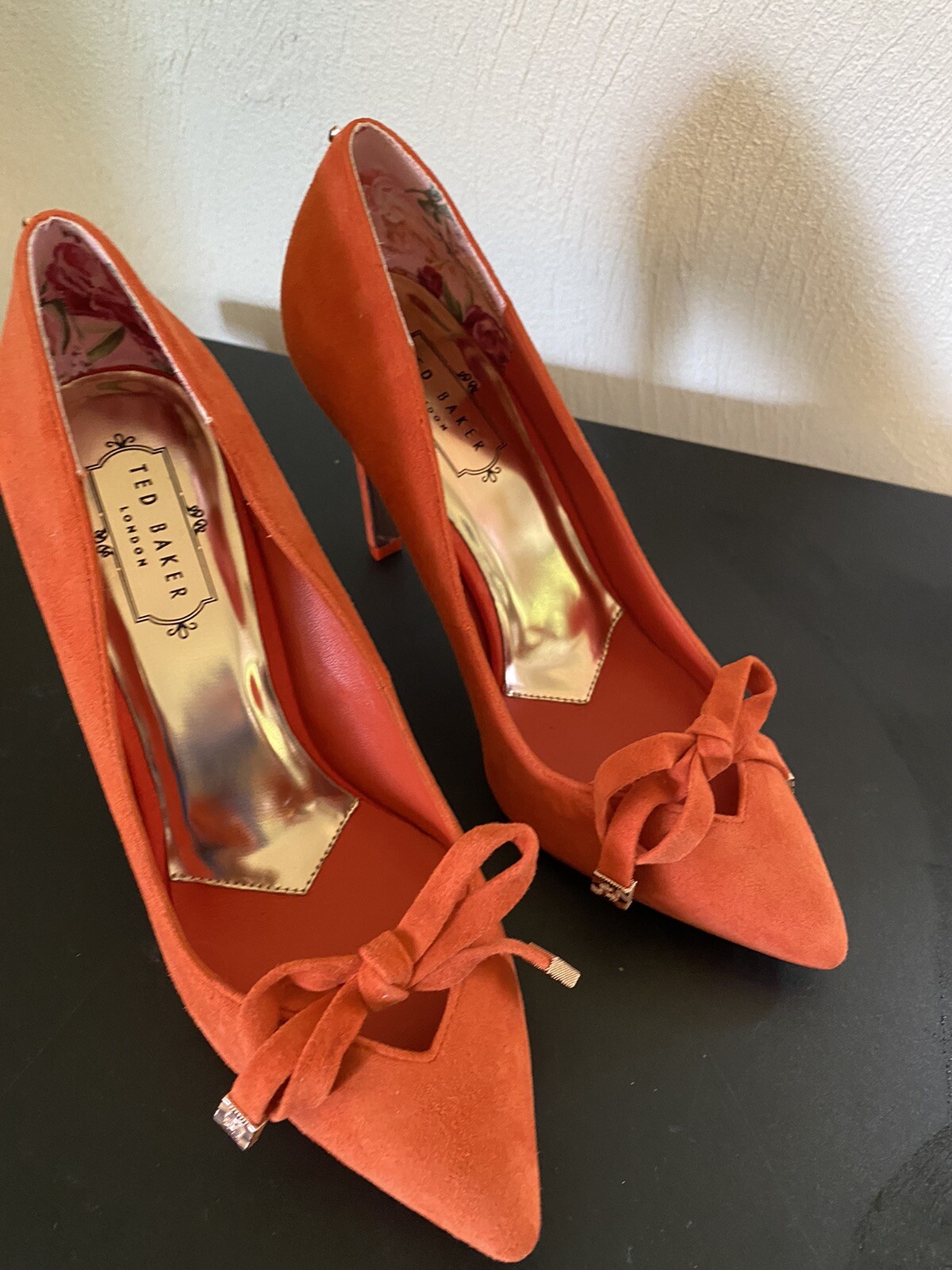 TED BAKER Gewell Pumps Orange￼ Suede 