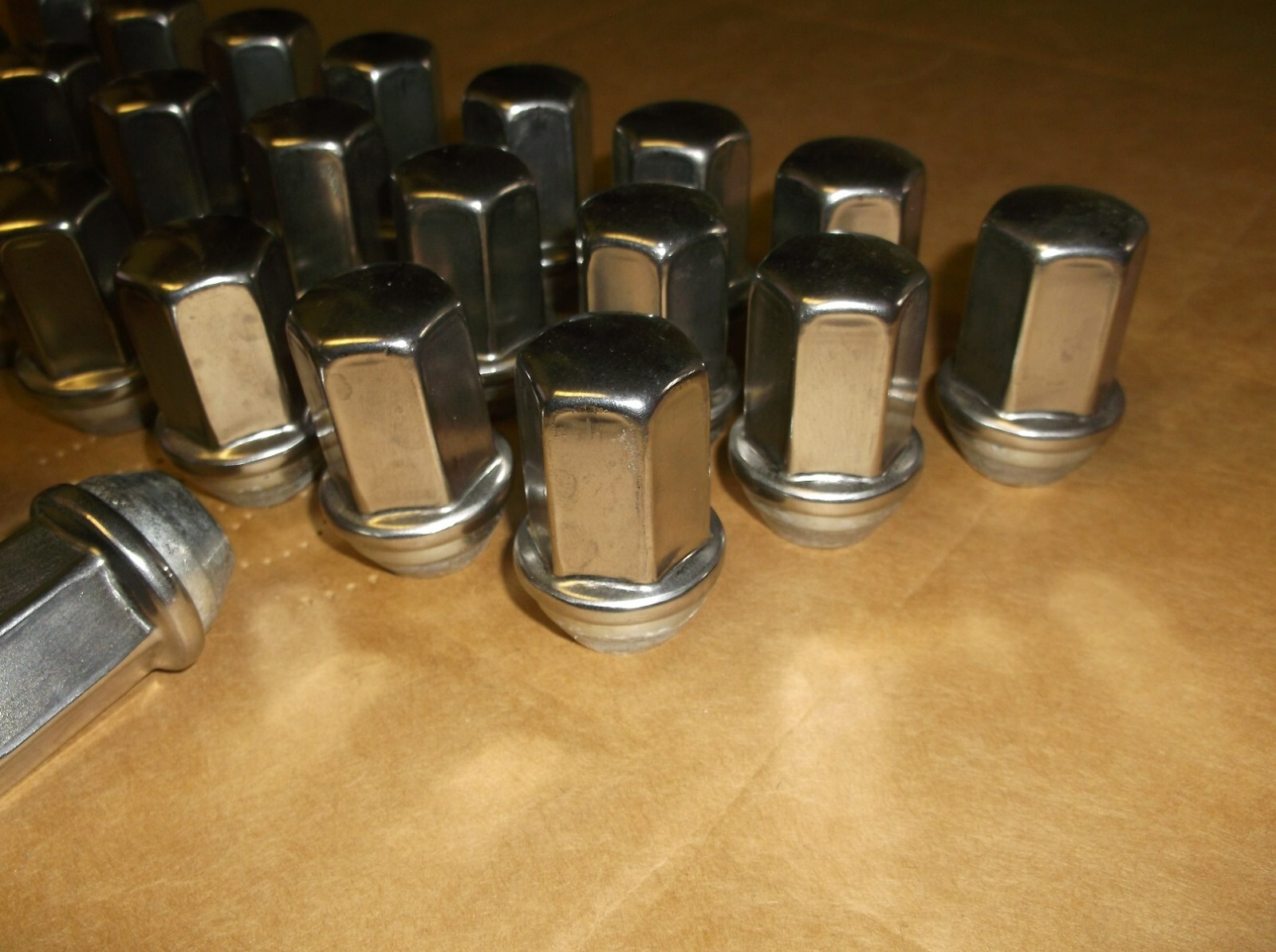 Chevy Tahoe New Vehicle Take Off Lug Nuts9596070Genuine OEM24 Pcs