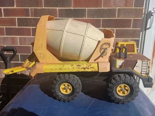 LARGE VINTAGE TONKA TRUCK  MIGHTY CEMENT MIXER YELLOW*SEE ALL PICS*
