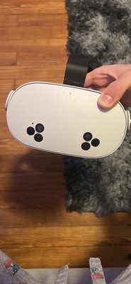 Meta Quest 3S 128GB VR Headset W Controllers  Good Cond with Battery pack 