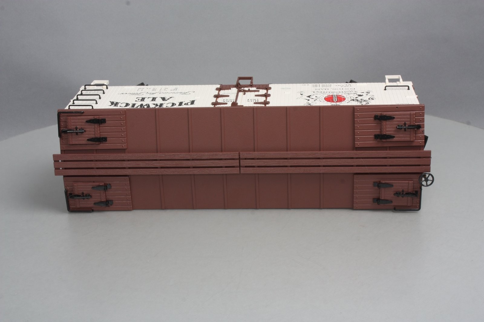 USA Trains 16412 G Scale Pickwick Ale Refrigerator Car