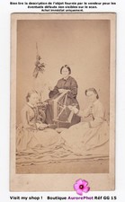 FEMMES FILANT LA LAINE AVEC UN ROUET ANCIEN, CDV ALBUMINÉE  -GG15