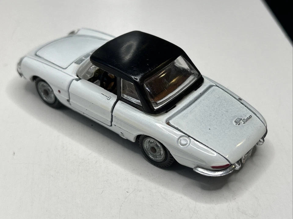 Mebetoys Alfa Romeo Duetto (Spider) White 1:43 Vintage 1967 Italian Diecast A-18 - Image 3 of 4