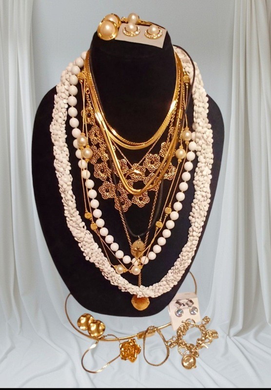 Gold Tone Faux Pearl & Rhinestone Jewelry Set Necklace Earrings Bracelet