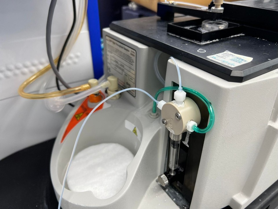 BD FACSCelesta Cell Analyzer multicolor flow cytometer w computer ...