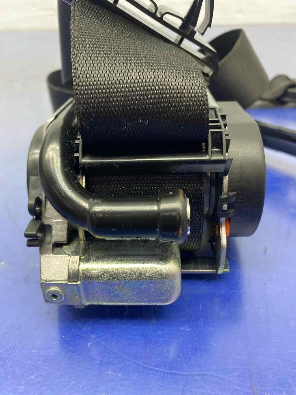 2017-2020 MASERATI LEVANTE M161 FRONT RIGHT PASSENGER SIDE SEAT BELT 634208200