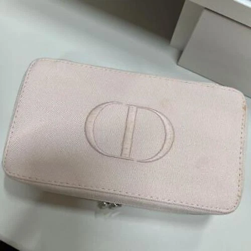 Pochette nylon imprimé logo Dior Vanity couleur rose pas à vendre suivi de nouveauté