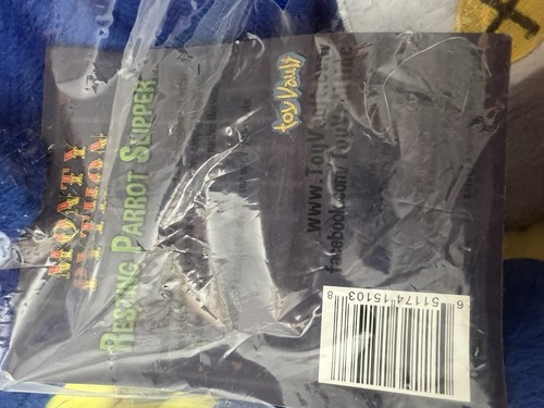 Monty Python Dead Parrot Slippers - Picture 6 of 19