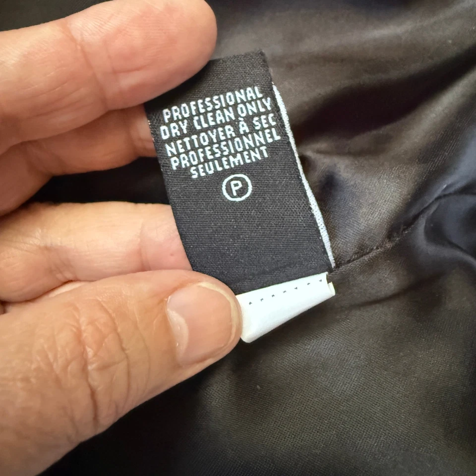 Abrigo de piel sintética Tibi, talla M, gris carbón con rayas blancas, manga 3/4 usado en excelente estado Foto 4 de 4