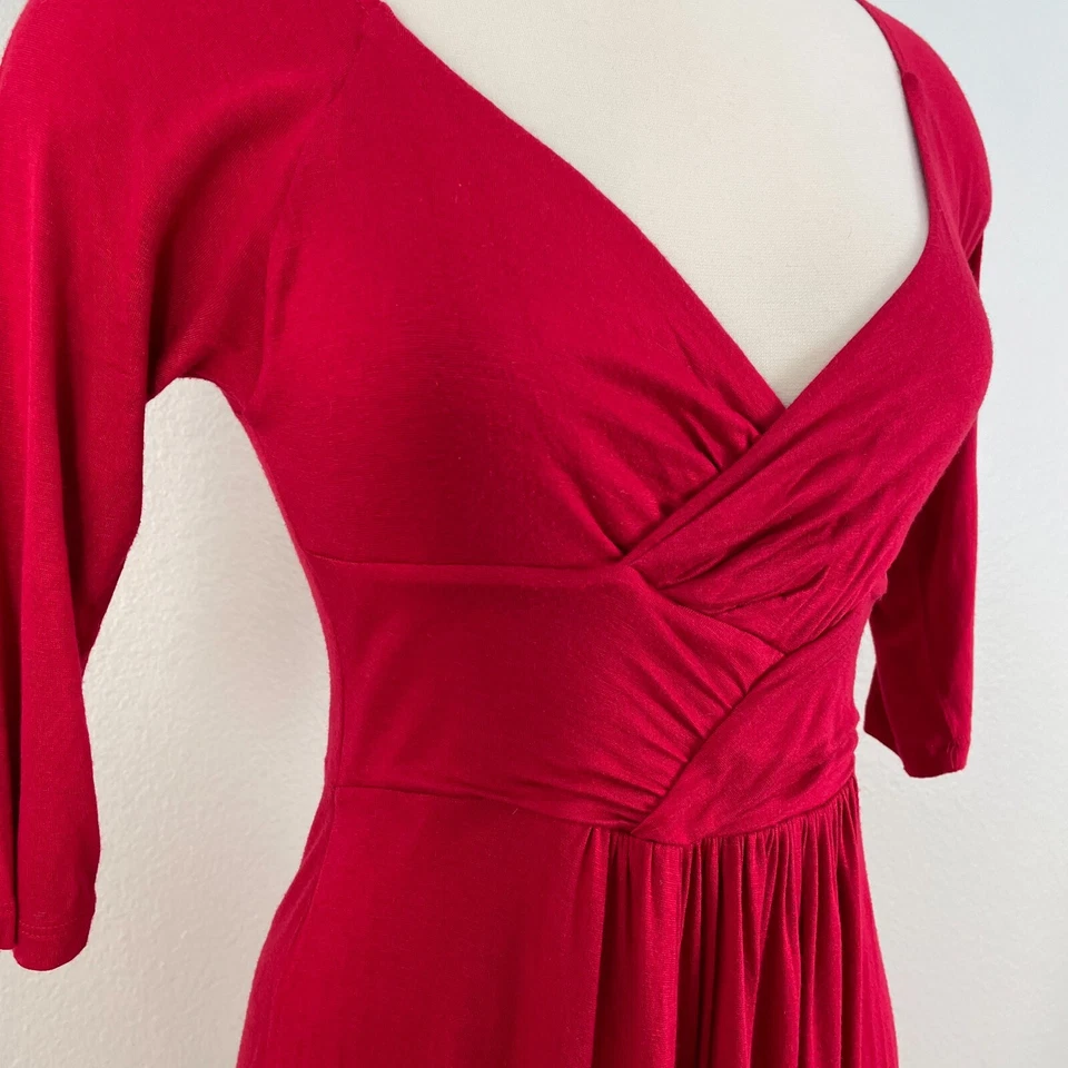 Vestido Feminino Velvet by Graham & Spencer Pequeno Vermelho Decote V Manga 3/4 Elástico - Imagem 3 de 4