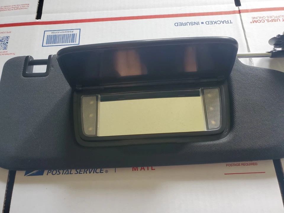 Chevrolet Blazer 2019-2023 parasol delantero derecho parasol OEM 13591872 negro  Foto 3 de 4