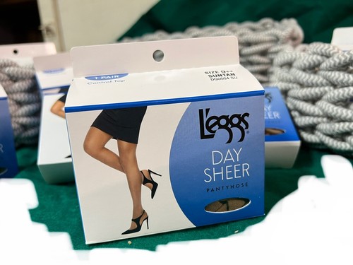 New Leggs Day Sheer Control top Panty Hose Size Q++ Nude &Off Black 🌷🌷 - Picture 11 of 12