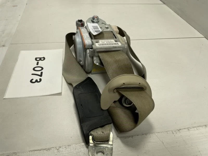 2014 HONDA ACCORD LX SEDAN REAR CENTER SEAT BELT RETRACTOR OEM+ - Image 2 of 4