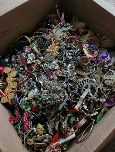 1+ Pounds Jewelry Costume Vintage Mix LBS  necklaces bracelets pins rings lbs