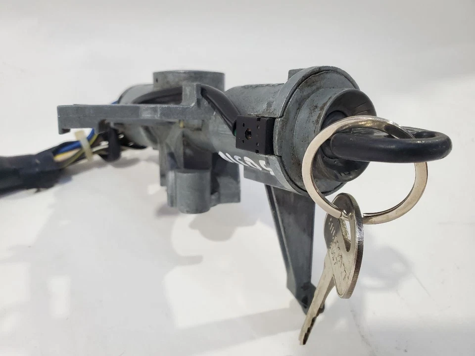 Interruptor de encendido usado se adapta a: 1997 Suzuki X90 MT grado A Foto 2 de 4
