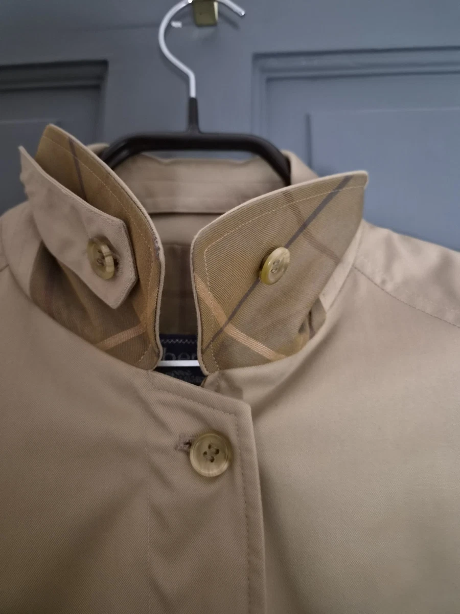 Chaqueta corta beige Burberrys forro a cuadros cuello alto talla 10 regular
