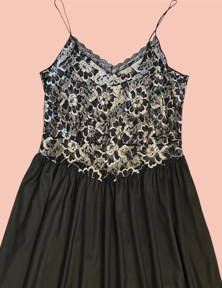 Vintage Undercover Wear Large Black Nylon Nightgown Full  Lace Bodice 1980s Slip - Image 3 of 4