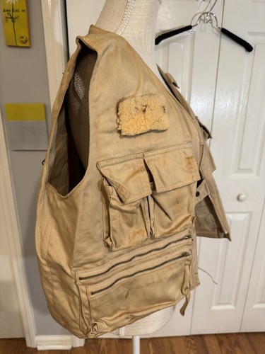 Vintage Orvis Men's Tan Distressed Loved & Time Fly Fishing Vest Sz. Medium - Picture 7 of 24