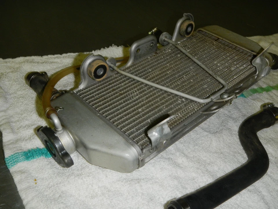 Radiador derecho Yamaha YZ250F 2007 07 YZ250 YZ 250F 250 YZF  Foto 3 de 4