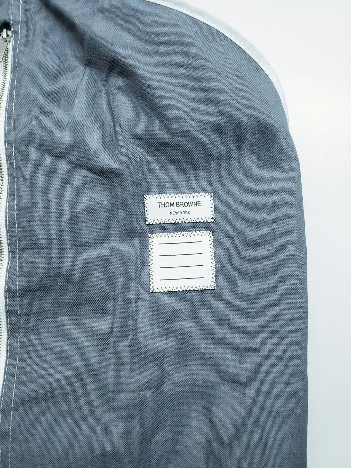 Thom Browne Protezione Tuta Abito Cappotto Borsa Indumenti 41" × 22"