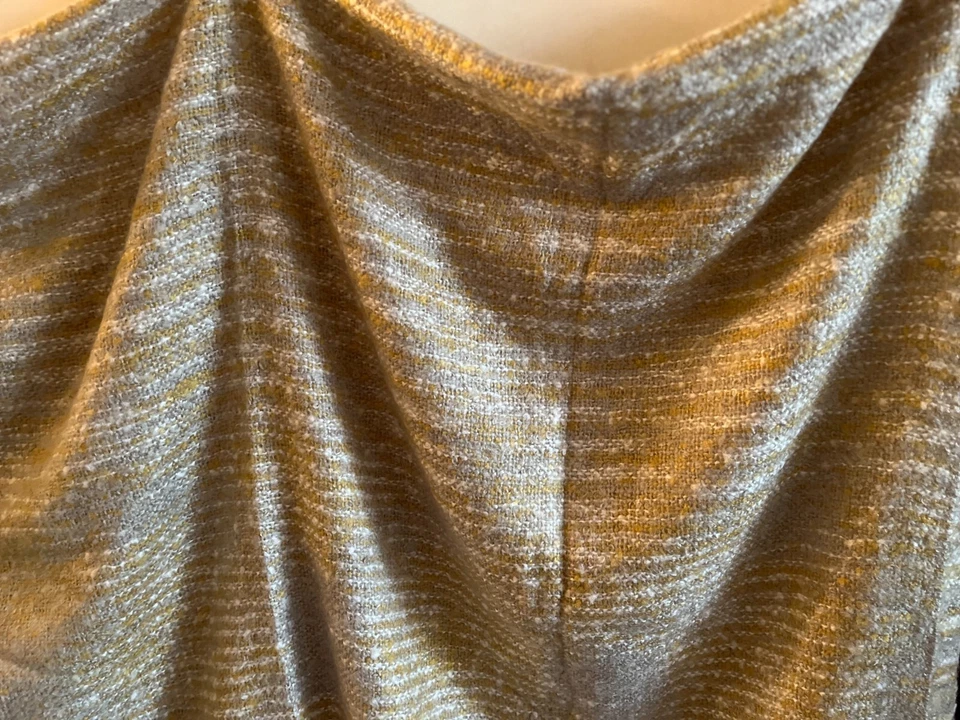 Mantón manta West Elm 44 in X 56 in beige tejido con flecos silencioso de lujo Foto 3 de 4