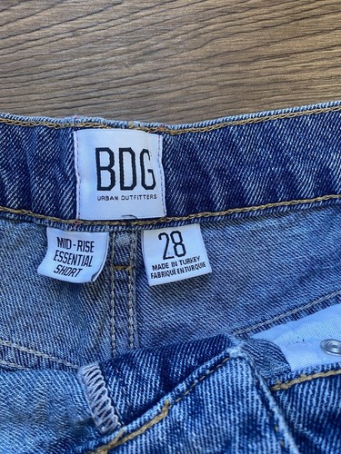 BDG Urban Outfitters Midrise Essential Short Distressed Cutoff 28 FREE SHIPPING - Picture 2 of 6