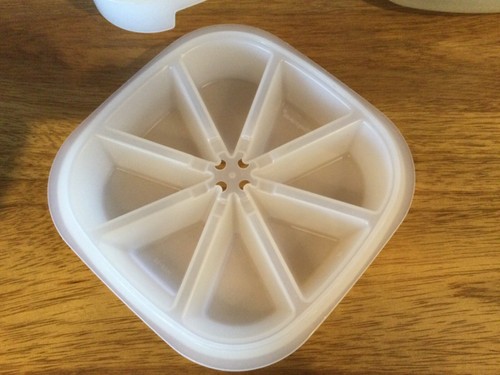 Vintage Tupperware Ice cube storer / bucket and 5 trays Blue - Picture 3 of 3
