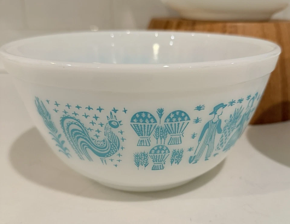 Set 3 MCM Vintage Pyrex Amish Butter Mixing Bowls Turquoise White 403 402 401 - Image 3 of 4