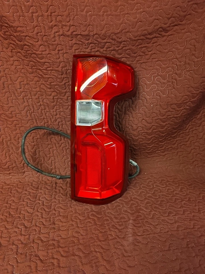 2019 - 2025 CHEVROLET SILVERADO 1500 RH PASSENGER TAIL LIGHT CAPA P6246 - Image 2 of 4