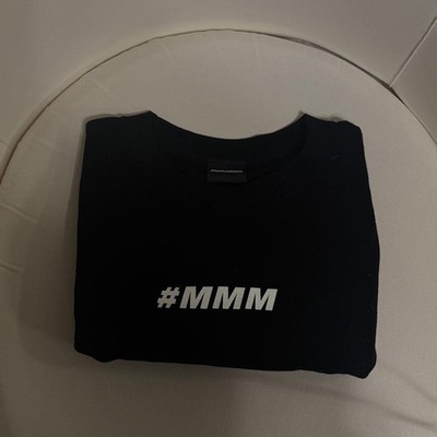 MAMAMOO reality in BLACK T-shirt