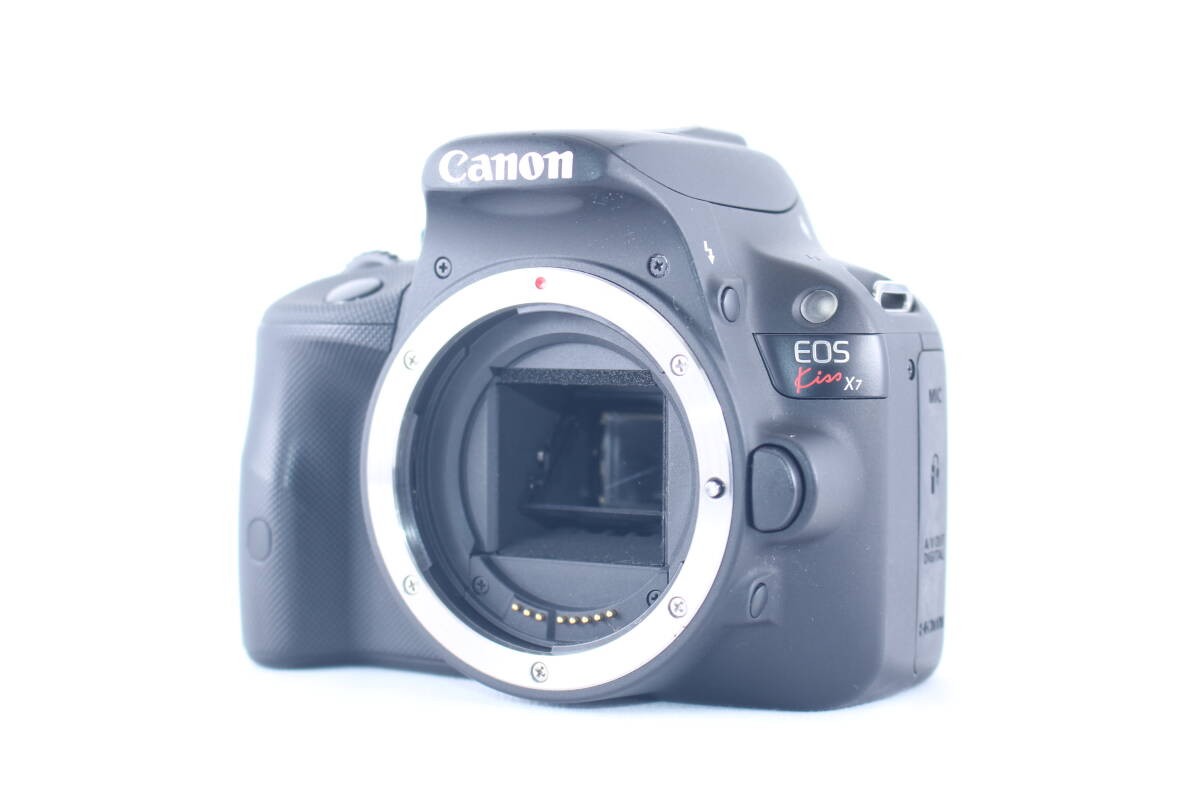 Canon EOS KiSS X7 with EF-S 18-55mm F3.5-5.6 IS STM / EF-S 55
