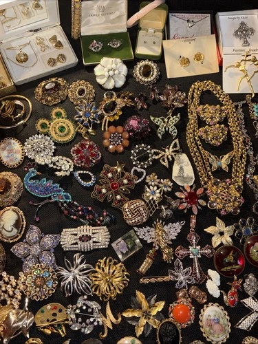 20 Pounds Vintage To Now Beautiful Costume Jewelry Many Pieces Are Signed #21