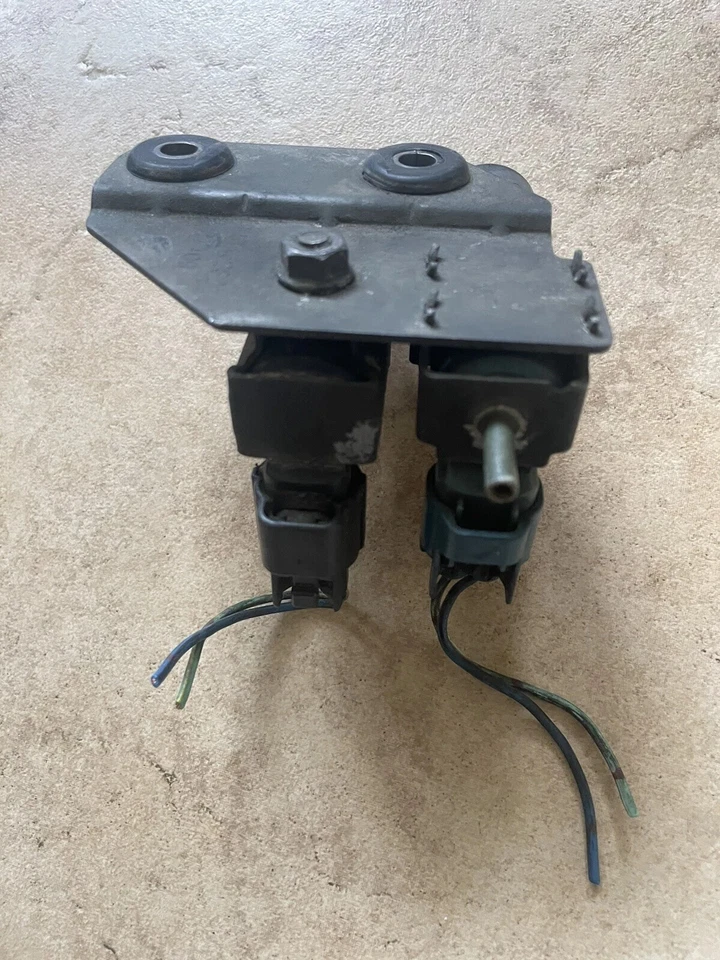 92-98 OEM Suzuki Sidekick Geo Tracker EGR FPR Vacuum Solenoid Purge Valve VSV - Image 3 of 3