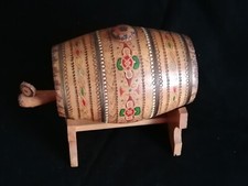  Kleines Holzfass, bemalt 16cm auf einem Ständer aus Bulgarien, Reise-Deko