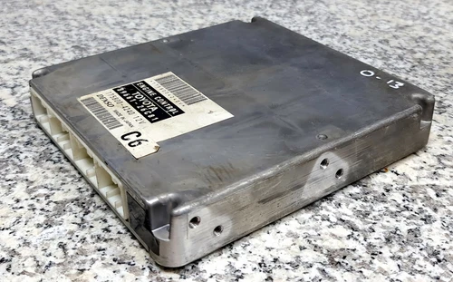 TOYOTA HIACE ENGINE ECU ,DIESEL,89661-26C81 oem Used - Picture 1 of 6