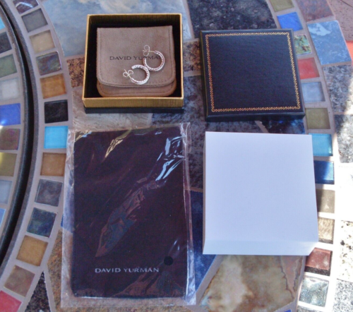 Aktueller Artikel - David Yurman Pavé Diamant Creolen - DY Rückseiten, Etui & Stoff - Bild 2 von 12