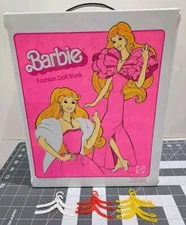 1982 Barbie Fashion Doll Trunk Double Case No. 1004 Pink & White w/9 Hangers USA