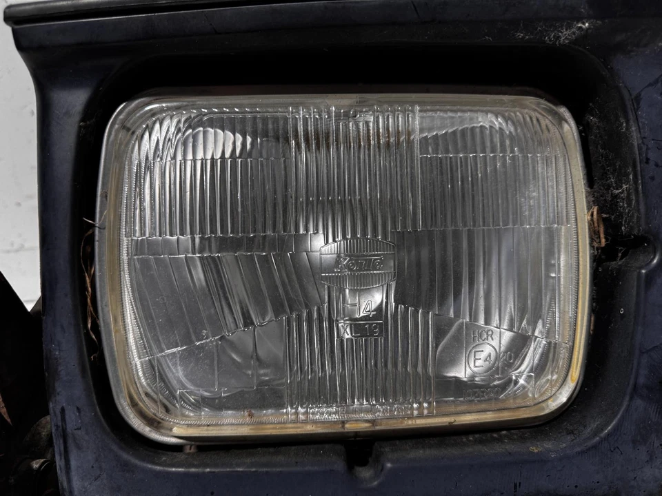 Toyota Celica Right Head Light SA63 10/1983-10/1985 - image 2 of 4