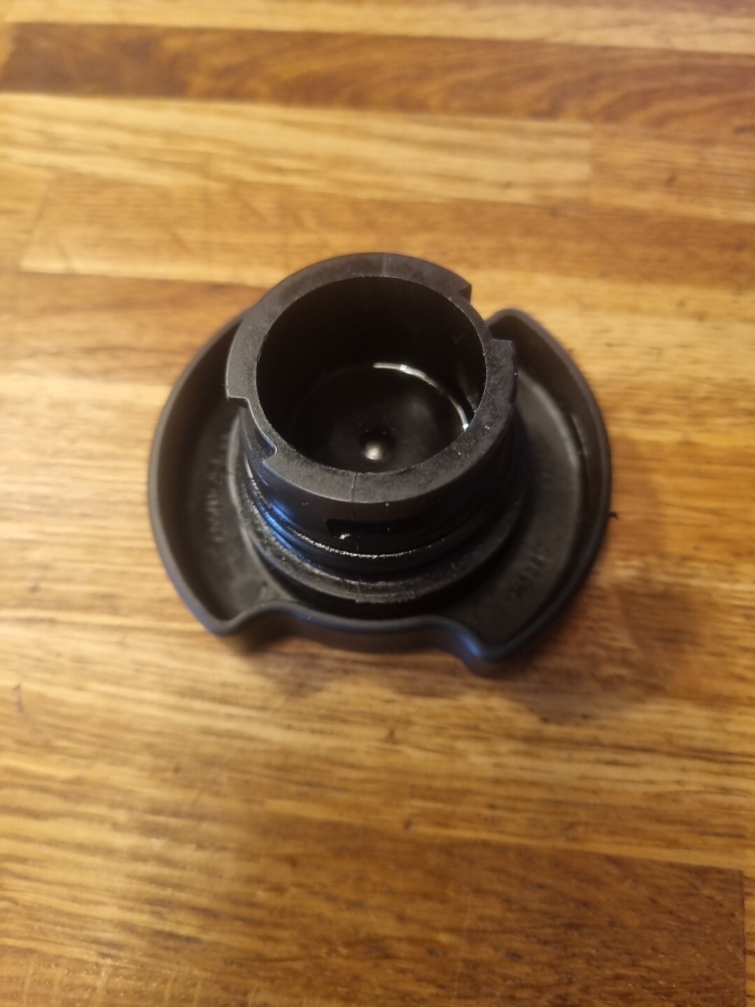 OIL FILLER CAP Jaguar XF XJ6 XType SType 20012010/Discovery 3/4